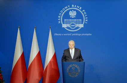 Tak krótko Adam Glapiński nie przemawiał jeszcze nigdy. Zaskakująca zmiana konferencji