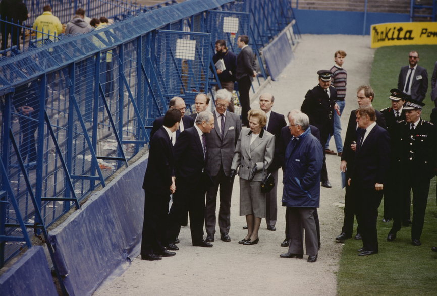 Margaret Thatcher na stadionie Hillsborough dzień po tym, jak stratowano tam 96 osób w 1989 r.