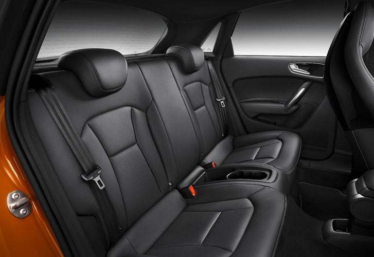 Kabina seryjnie oferuje cztery miejsca, ale na życzenie - bez dopłaty - wnętrze może być pięciomiejscowe