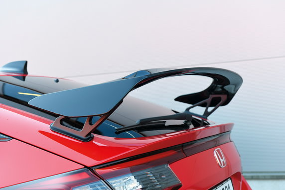 Honda Civic Type R kontra Volkswagen Golf R Performance