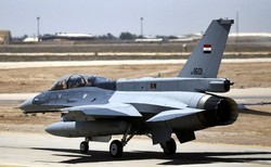 Irackie myśliwce F-16 przypuściły atak na siedzibę dowódców Państwa Islamskiego. Miejsce "całkowicie zniszczono"