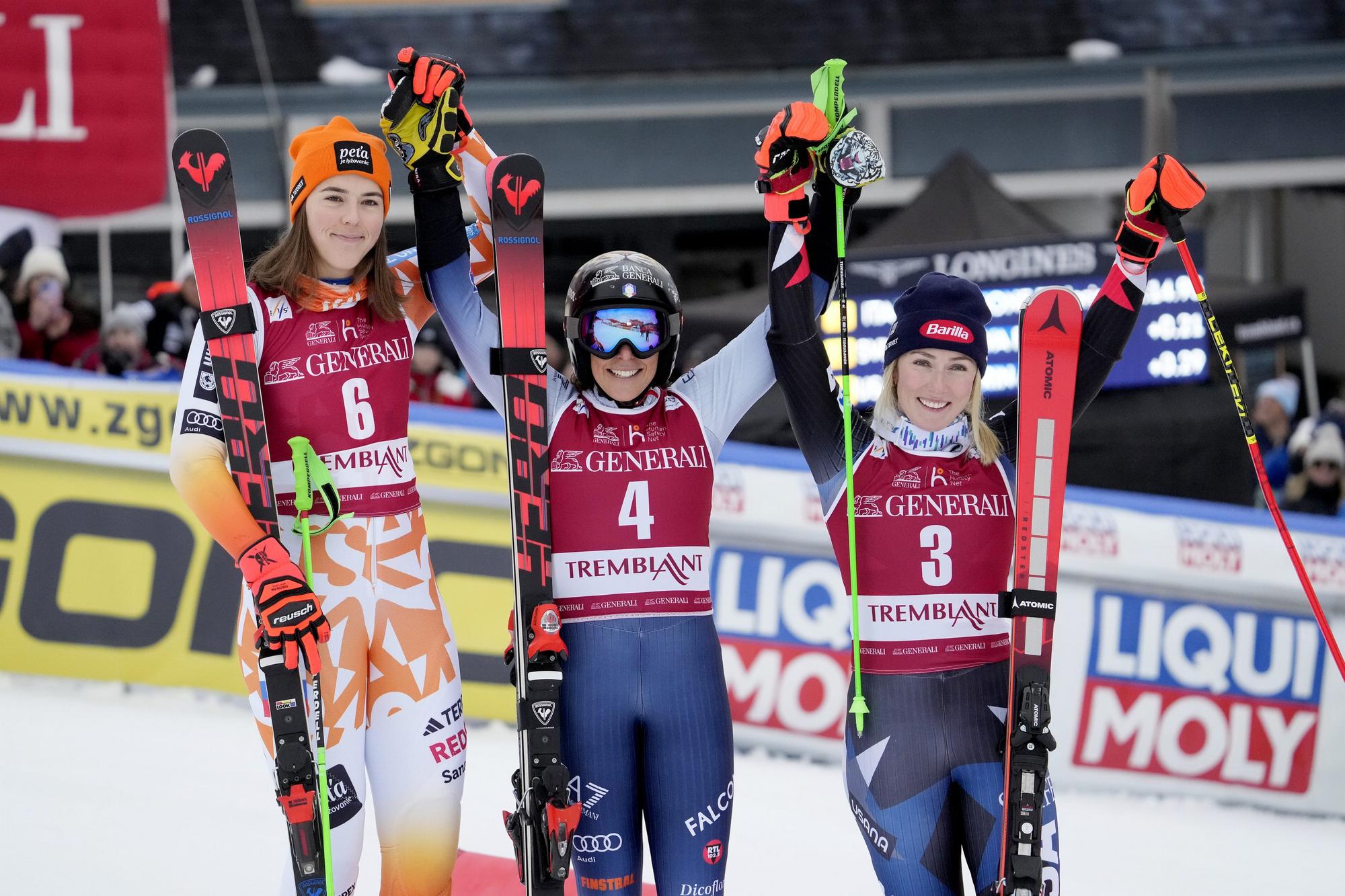 Slovenská lyžiarka Petra Vlhová obsadila v obrovskom slalome Svetového pohára v kanadskom stredisku Tremblant 2. miesto.