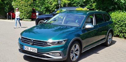 Jak jeździ nowy volkswagen passat? Jeździ... sam!