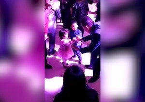 YT_klinac_se_ljuti_smo_mu_otimaju_devojku_vesti_blic_safe_MM_GP_02