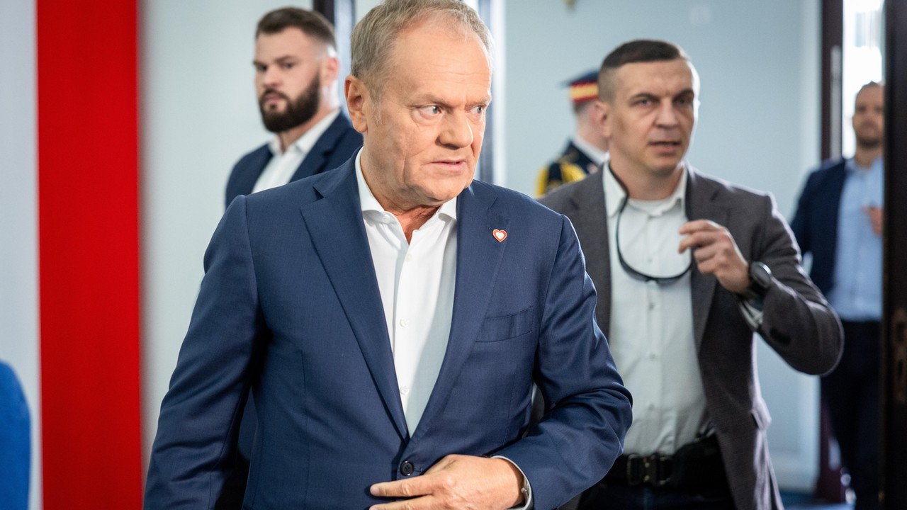 Donald Tusk odpowiada na komentarze i uderza w PiS. "Durne łby"