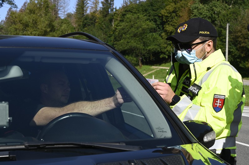 Policajt je väčšinou povýšený na základe odslúžených rokov.