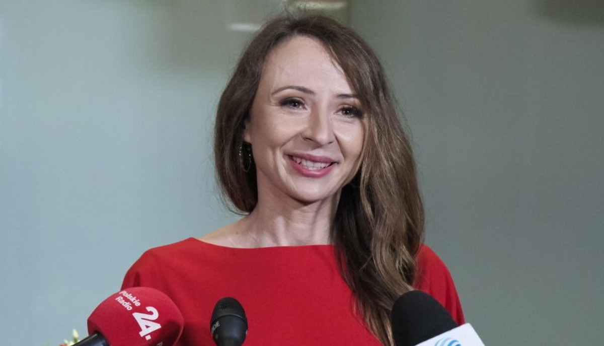 Minister rodziny i polityki społecznej Agnieszka Dziemianowicz-Bąk