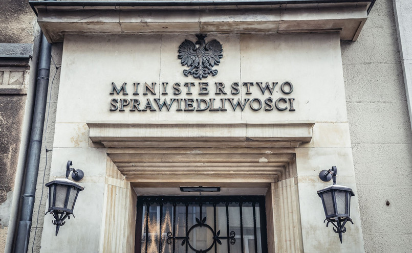 "Do tej pory mówiliśmy o tym, że prawo jest niszczone, dzisiaj wiemy, że działania, które swoje centrum dowodzenia miały w ministerstwie sprawiedliwości to nie tylko niszczenie prawa, to jest niszczenie państwa" - powiedziała członkini KOS i Stowarzyszenia Wolne Sądy Maria Ejchart-Dubois.