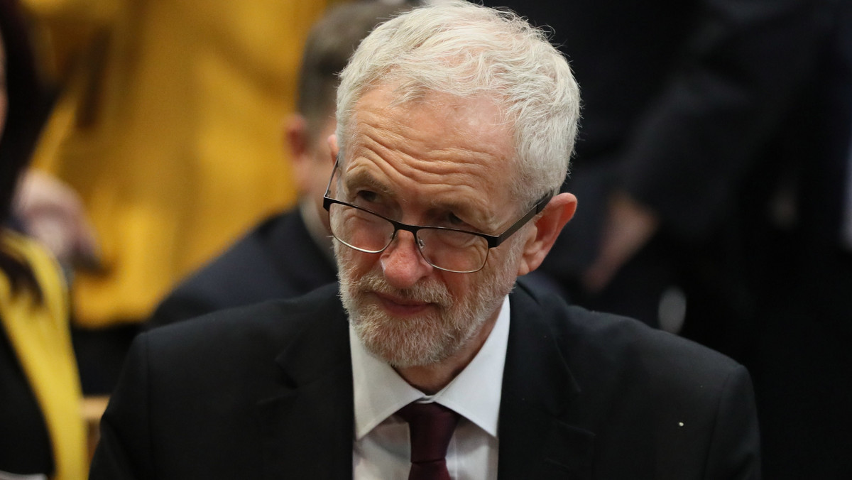 Lider opozycyjnej Partii Pracy Jeremy Corbyn odrzucił  zaproszenie na bankiet w Pałacu Buckingham przy okazji wizyty państwowej prezydenta Stanów Zjednoczonych Donalda Trumpa. - Nie powinniśmy rozwijać (przed nim) czerwonego dywanu - argumentował.