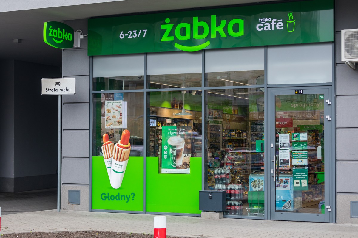 Warsaw,,Poland,-,February,15,,2022:,Entrance,To,A,Zabka