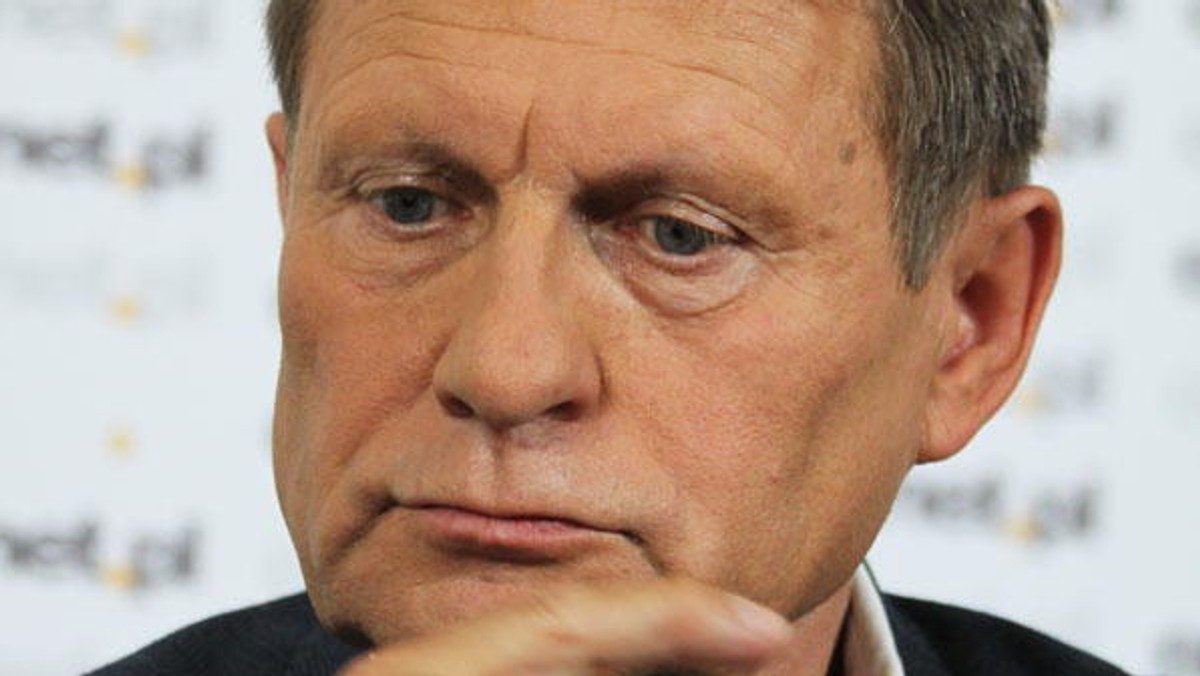 Leszek Balcerowicz na łamach "Rzeczpospolitej" stwierdził, że Paweł Kukiz ujawnił się jako radykalny populista w stylu Ciprasa (premier Grecji – red.). – Ciekawe, że przez większość kampanii wyborczej Kukiz i Korwin-Mikke mieli niski poziom poparcia. Nagle w ciągu ostatnich tygodni poparcie dla tego pierwszego radykalnie wzrosło – mówił szef Obywatelskiego Rozwoju. Ekonomista zastanawia się, dlaczego do tego doszło i dodaje: może socjologowie na to odpowiedzą. Słowa krytyki padają też pod adresem prezydenta Komorowskiego w związku z referendum.