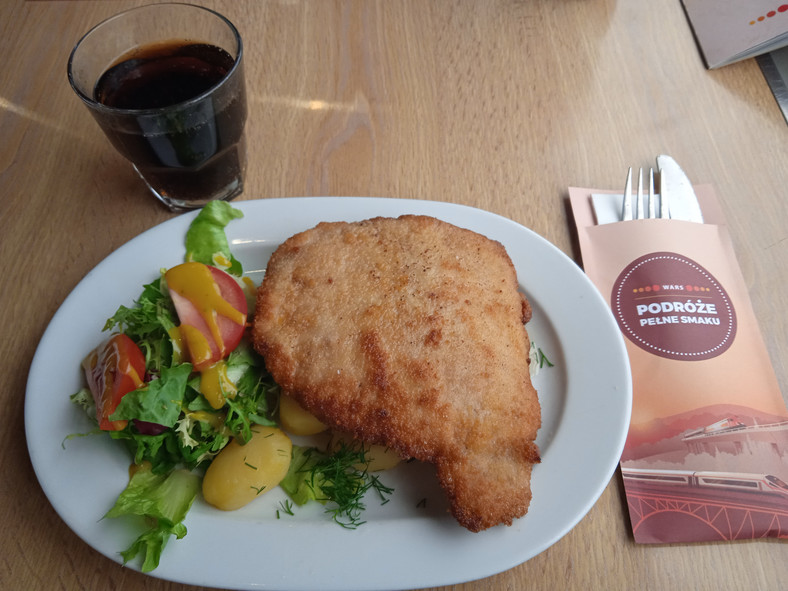 Klasyka gatunku, czyli kotlet schabowy w wagonie restauracyjnym Wars