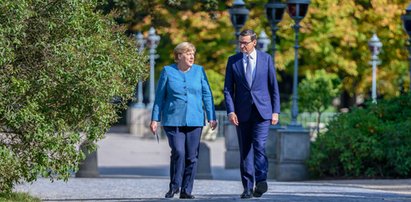 Premier Morawiecki spotkał się z Angelą Merkel. Zrobili razem coś, co nie jest częste w dyplomacji...