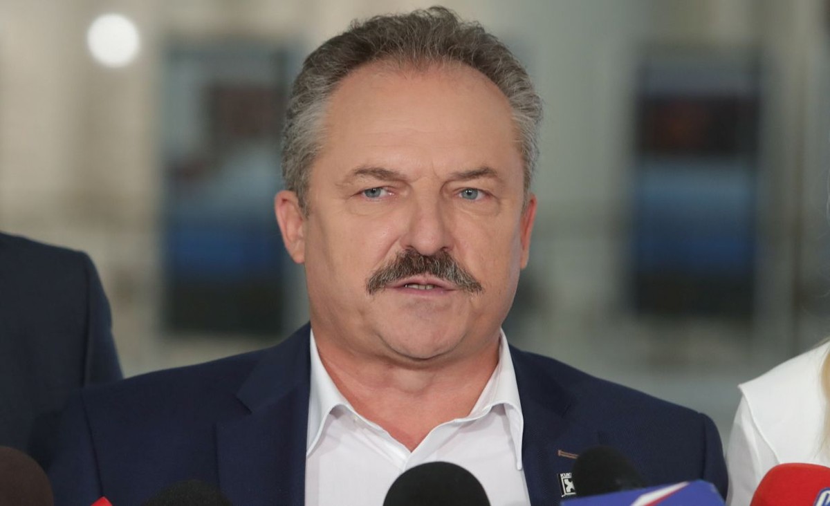 Poseł Kukiz'15 uważa, że ta sprawa przez wiele lat nie została w żaden sposób rozwiązana i w końcu "ktoś musi tupnąć nogą"