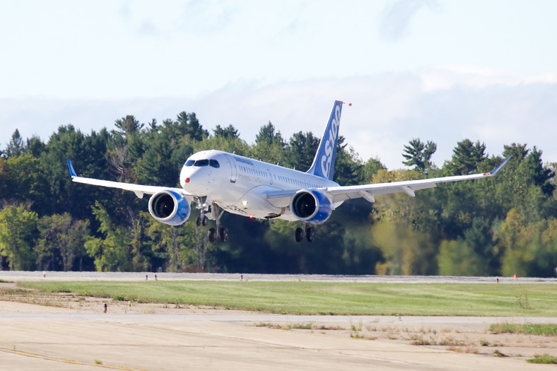 Bombardier CS100 - pierwszy lot
