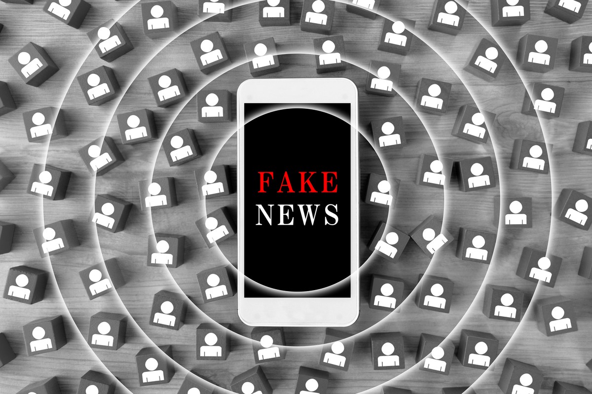 Podany przez Donalda Trumpa fake news o tym, że Rosjanie okrążyli ukraińskie zgrupowanie w obwodzie kurskim, można by uznać za kolejną facecję specyficznego prezydenta. Można by, gdyby nie fakt, że takie kreatywne podejście zwykle czemuś służy