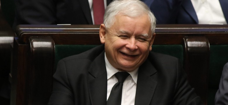 Czarny scenariusz Kaczyńskiego się nie spełnił. Trzecia kadencja PiS pewna?