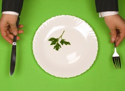 Post przerywany związany z mniejszym ryzykiem komplikacji po COVID-19