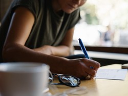 Ten sposób robienia notatek pomaga w nauce. Na czym polega metoda Cornella?