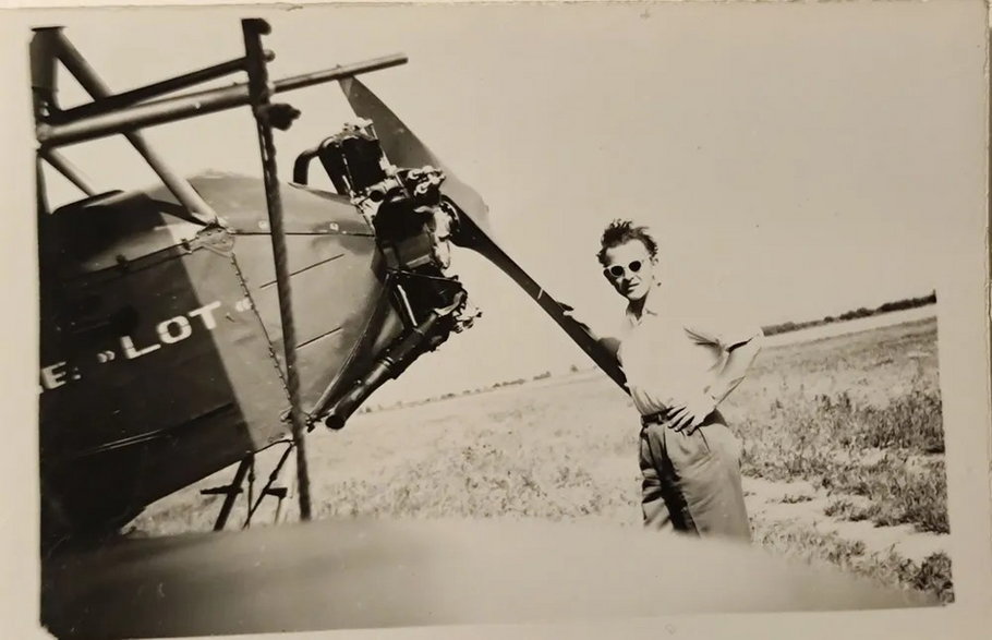 Kpt. Czesław Doliński w Bułgarii przy samolocie CSS-13 tzw. kukuruźnik