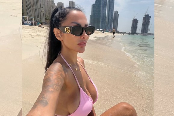 SKINULA SE SITA AHMIĆ Otišla iz zemlje, pa pokazala kako živi u Dubaiju: Pozirala u bikiniju,a tetovaže sevaju (Foto)