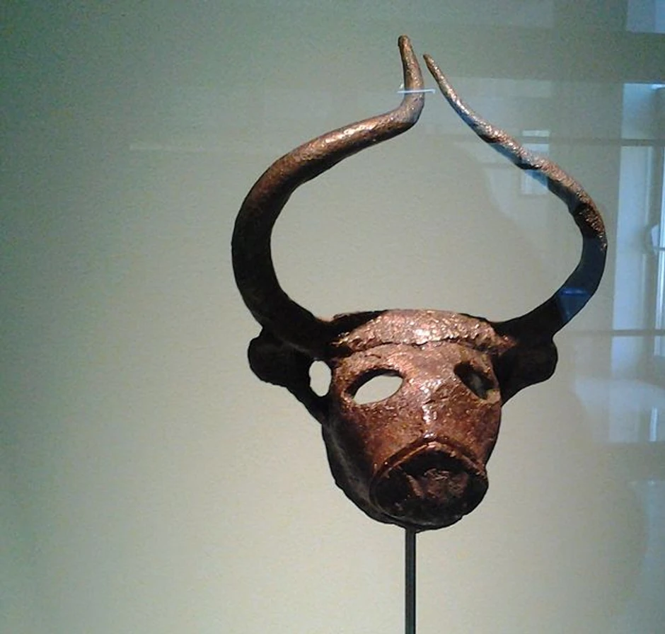 Glava bika od bakra iz ranog perioda Dilmuna (oko 2000. godine pre nove ere). Otkrili su je danski arheolozi u Bahrejnu