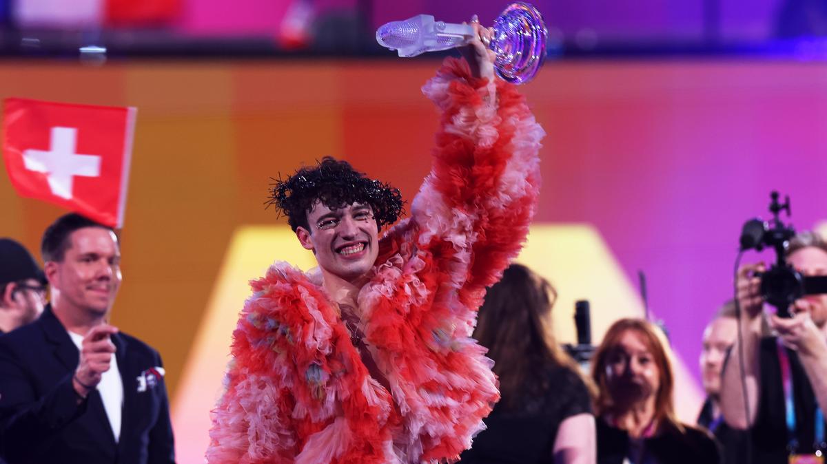 Megvan az idei Eurovíziós Dalfesztivál győztese: a svájci énekes rögtön eltörte a trófeát, meg állítólag az ujját is – videó