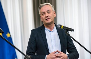 Biedroń: Lewica w rządzie będzie pilnować praw kobiet i mniejszości oraz rozdziału państwa od Kościoła [WYWIAD]