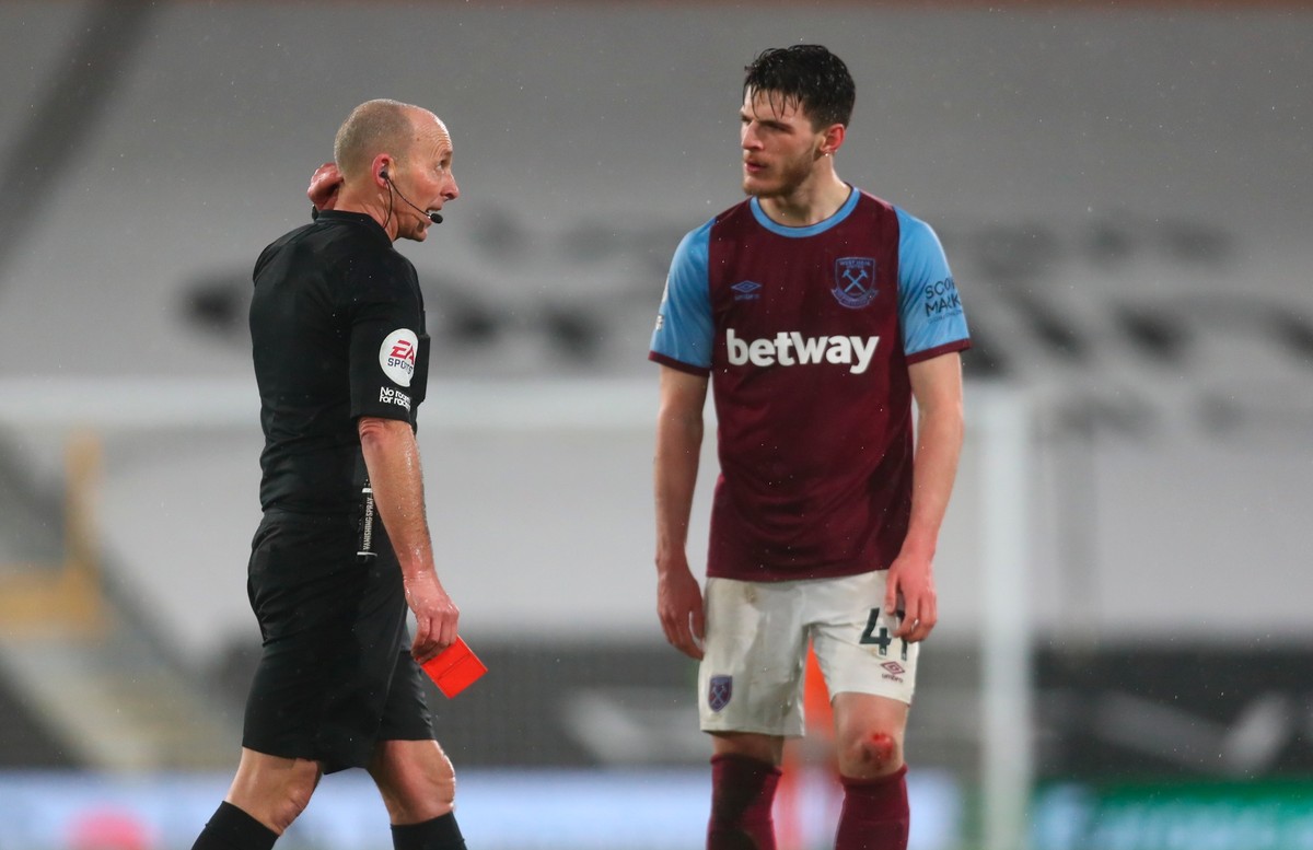 Mike Dean i Tomas Soucek