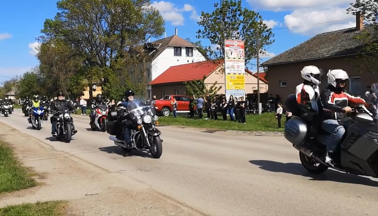 Karcagon had hundreds of motorcyclists marched through Zoli in memory of Zoli