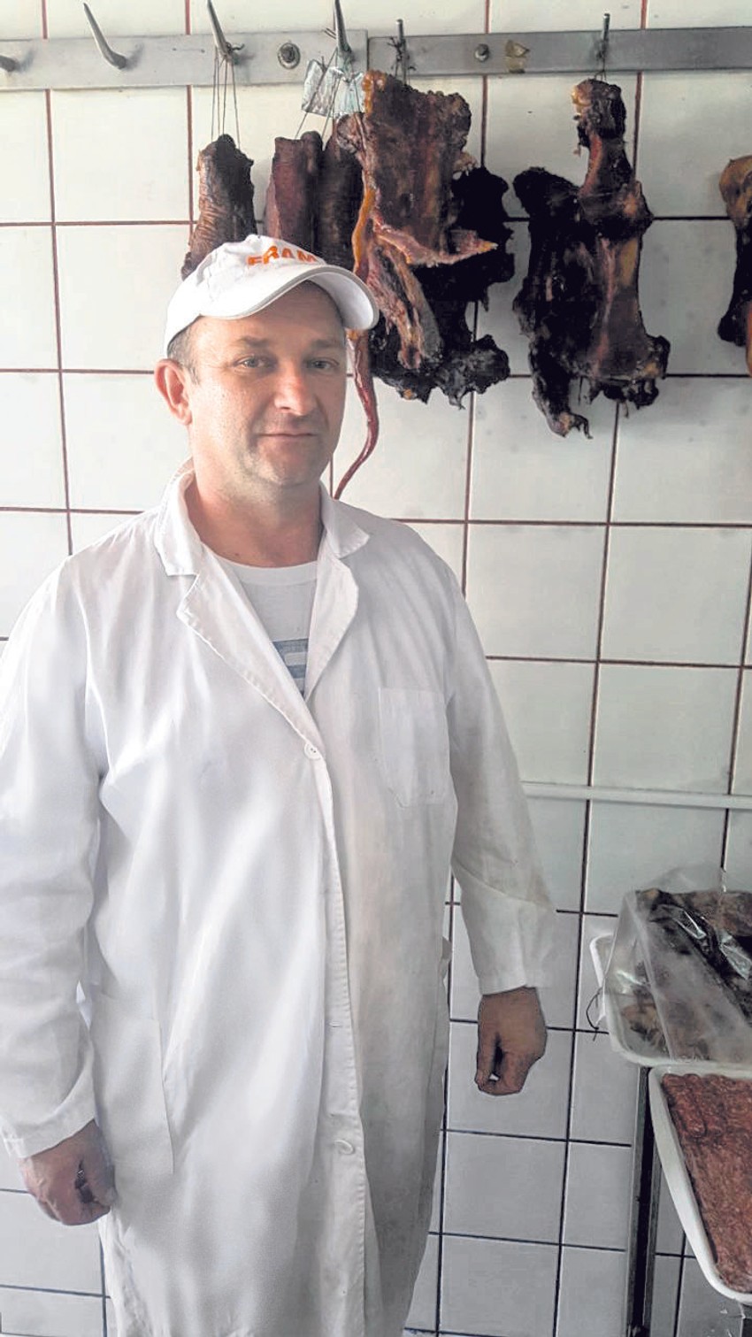 Pera veterinar i kasapin priprema specijalitete od mangulice po starinskim receptima po kojima su njegovi proizvodi nadaleko čuveni