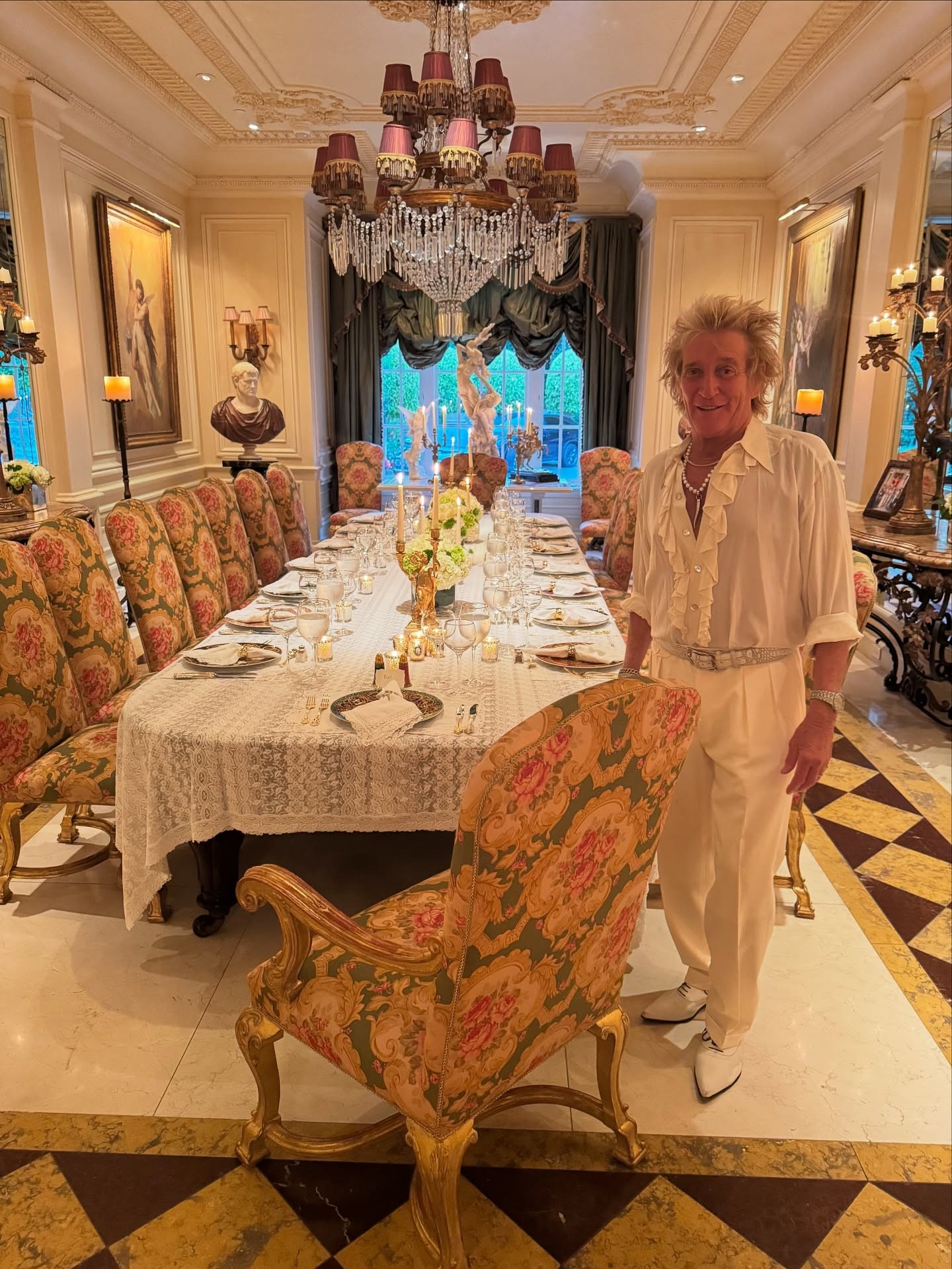 Spevák Rod Stewart.