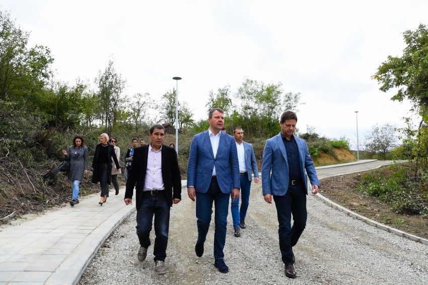 Igor Mirović obišao radove na izgradnji staze zdravlja u Vrdniku