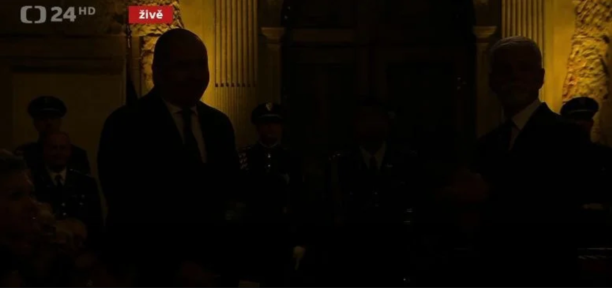 Počas slávnostnej ceremónie na Pražskom hrade vypadol na chvíľku prúd. 