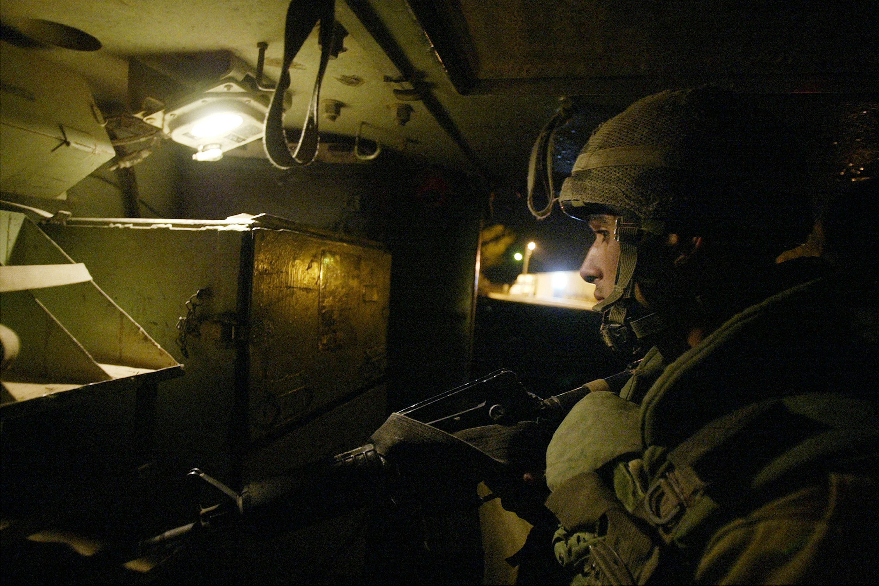 Eklatanter Verstoß: Vier bewaffnete Angreifer schießen aus einem Tunnel auf Israels Armee