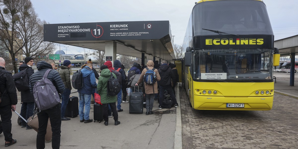 Z Dworca Zachodniego od rana wyruszają autobusy jadące w stronę Ukrainy. 