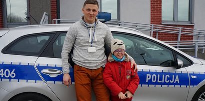 Wzruszający gest policjanta. Tak zajął się chorym dzieckiem