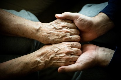 10 jele annak, ha közel a halál a demenciában szenvedő szerettünknél