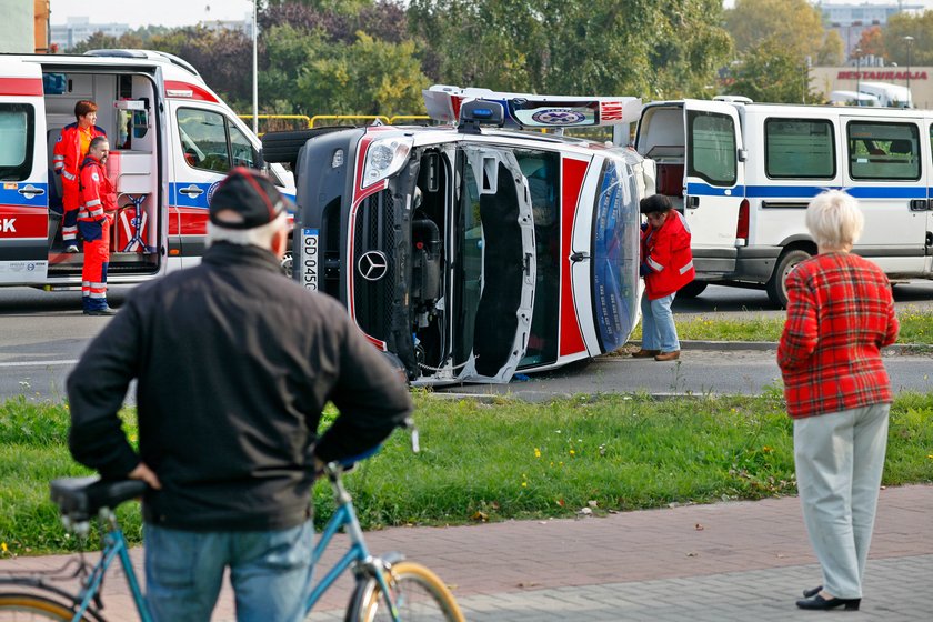 wypadek z udziałem karetki