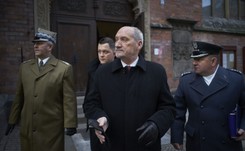 Macierewicz: Nie ma niepodległości za dwa grosze i dwie krople krwi