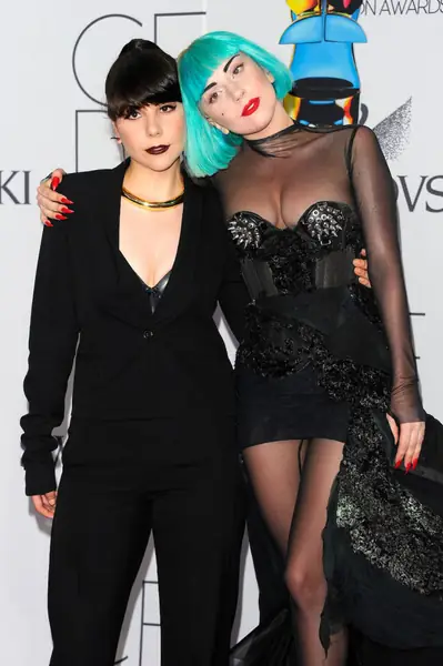 gaga-sisters