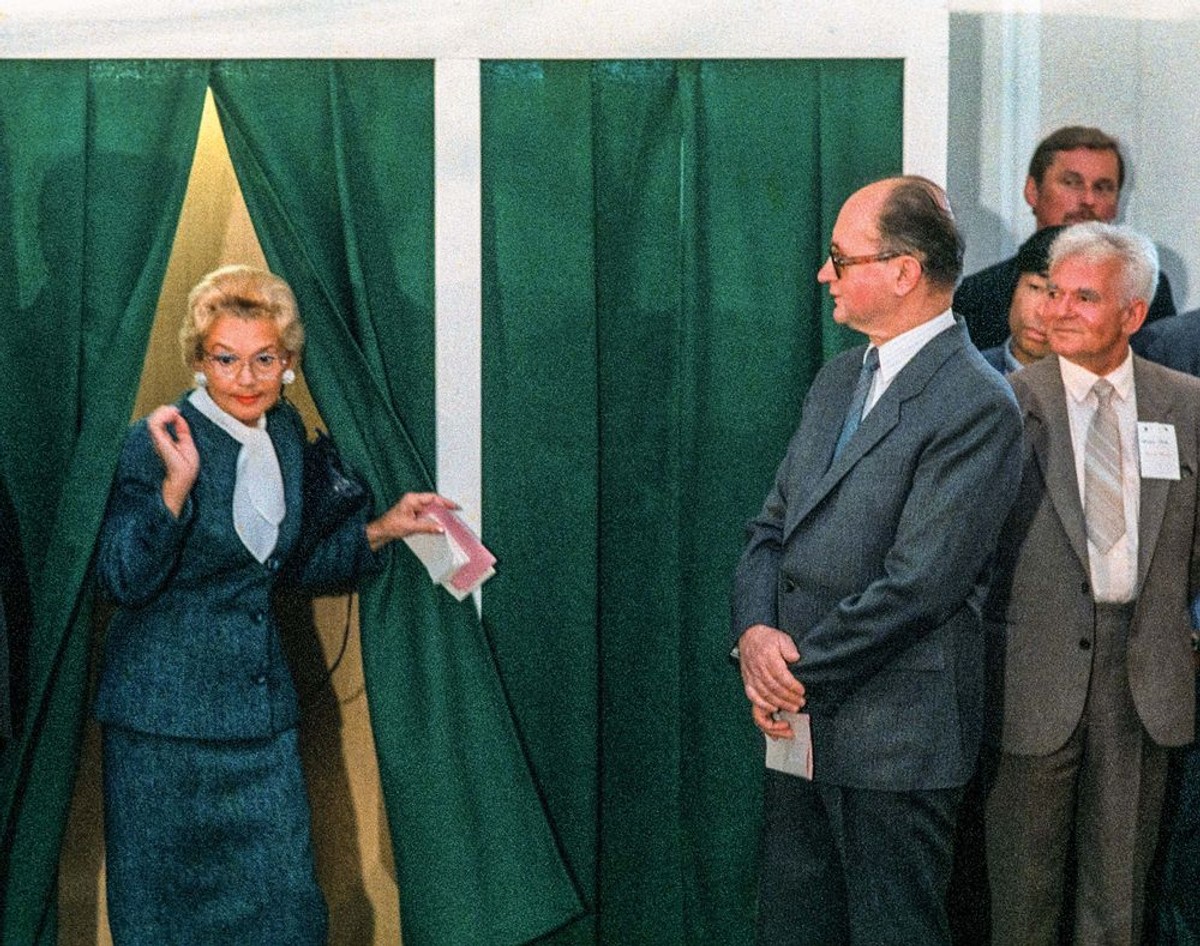 Wybory 1989. Jaruzelski z żoną Barbarą / Fot. Chris Niedenthal