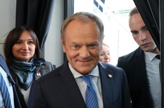 Wystąpienia liderów KO i PiS sporo łączyło. Ekspert: 'częściowo fałszywe narracje'