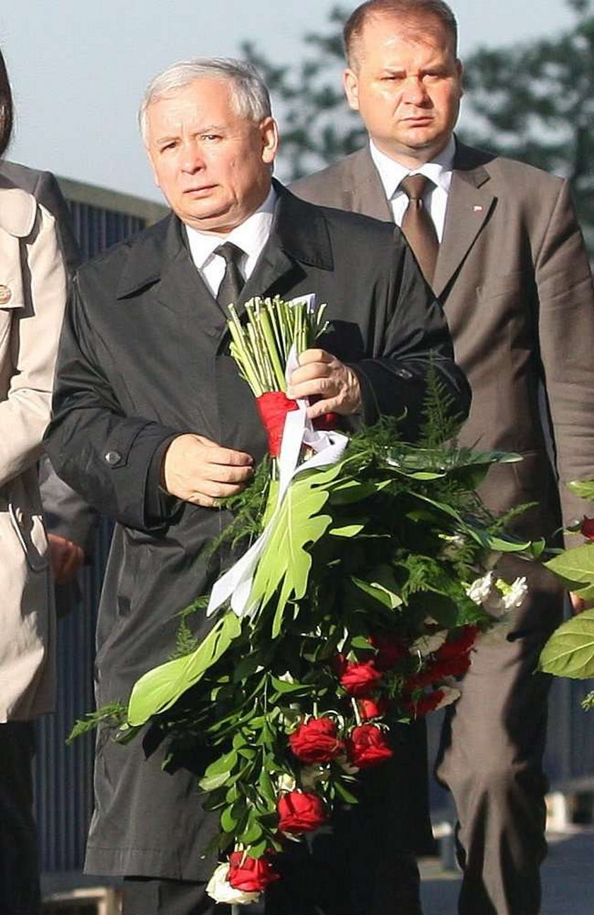 Jarosław Kaczyński był na grobie brata