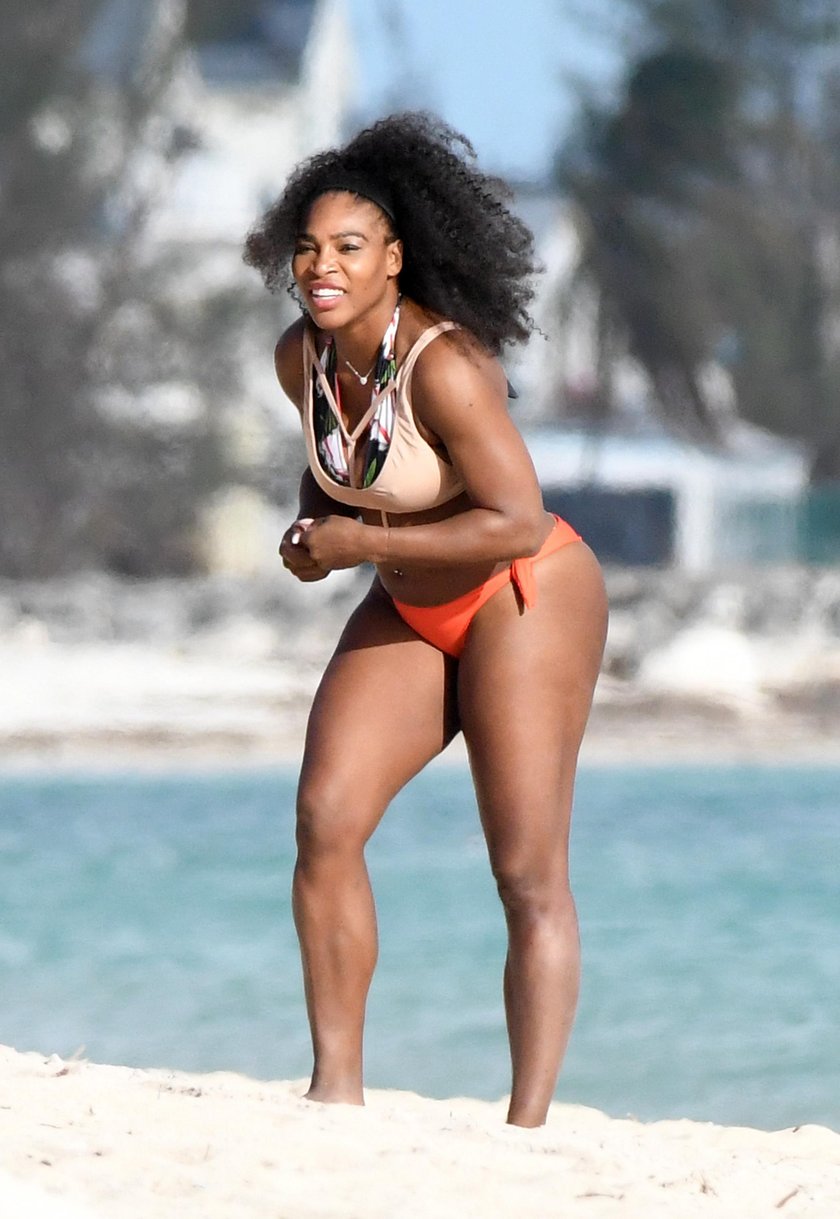 Serena WIlliams szaleje w bikini. Rywalka Radwańskiej pokazała ciało