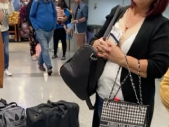 Žena se pojavila na aerodromu sa kopijom markirane torbe, natpis je hit