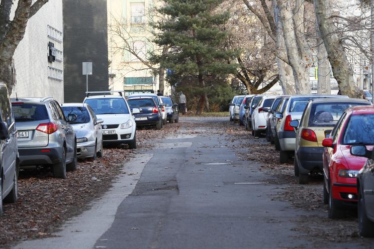 A sikertelen vizsga után a férfi ebben az utcában törte össze a kocsikat / Fotó: Fuszek Gábor