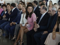 "Za stara na bycie lalą". Penelope Cruz skrytykowana za luksusową interpretację stylu Barbiecore. FOTO