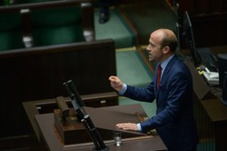 Macierewicz straszył Budkę komisją etyki. Budka popukał się w głowę i odpowiedział: Do Putina!