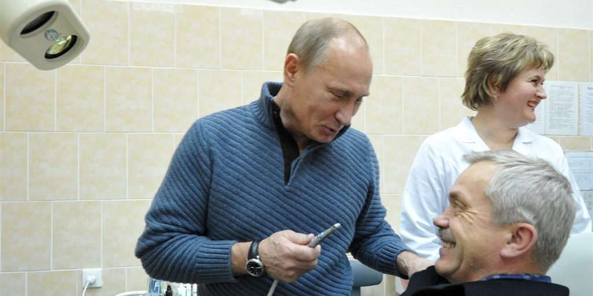 Ała! Putin został dentystą? Bez dyplomu!